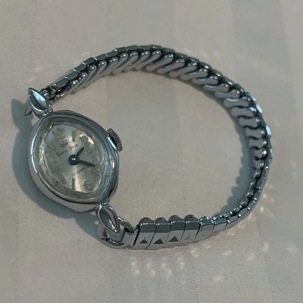 Vintage Women’s Royal Star 17 Jewels Wristwatch (Not Working)